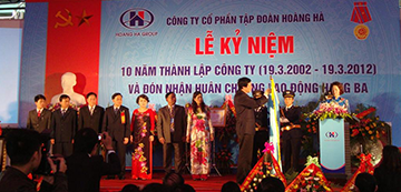 Hoàng Hà kỷ niệm 10 năm thành lập và đón nhận Huân chương Lao động hạng ba