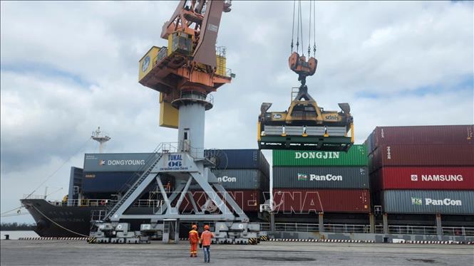 Cán cân thương mại đảo chiều, 2 tháng đầu năm nhập siêu 2,98 tỷ USD